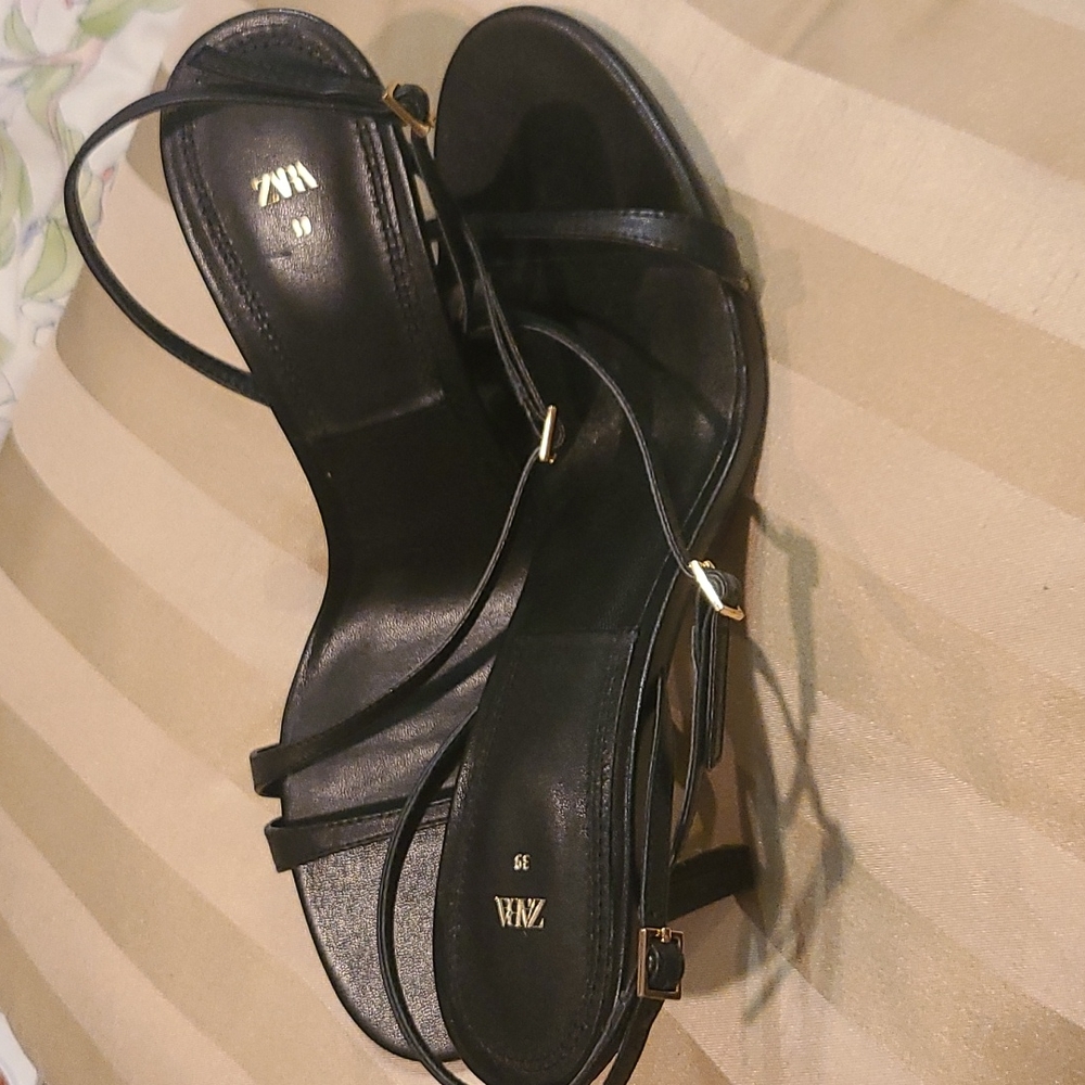 Heels - Picture 3 of 3